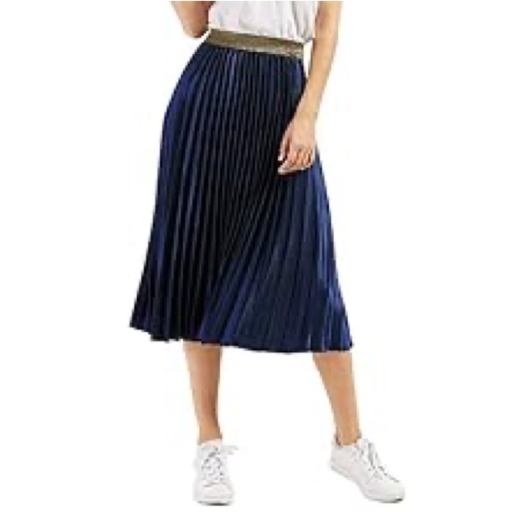 Elegant Navy Blue Pleated Skirt